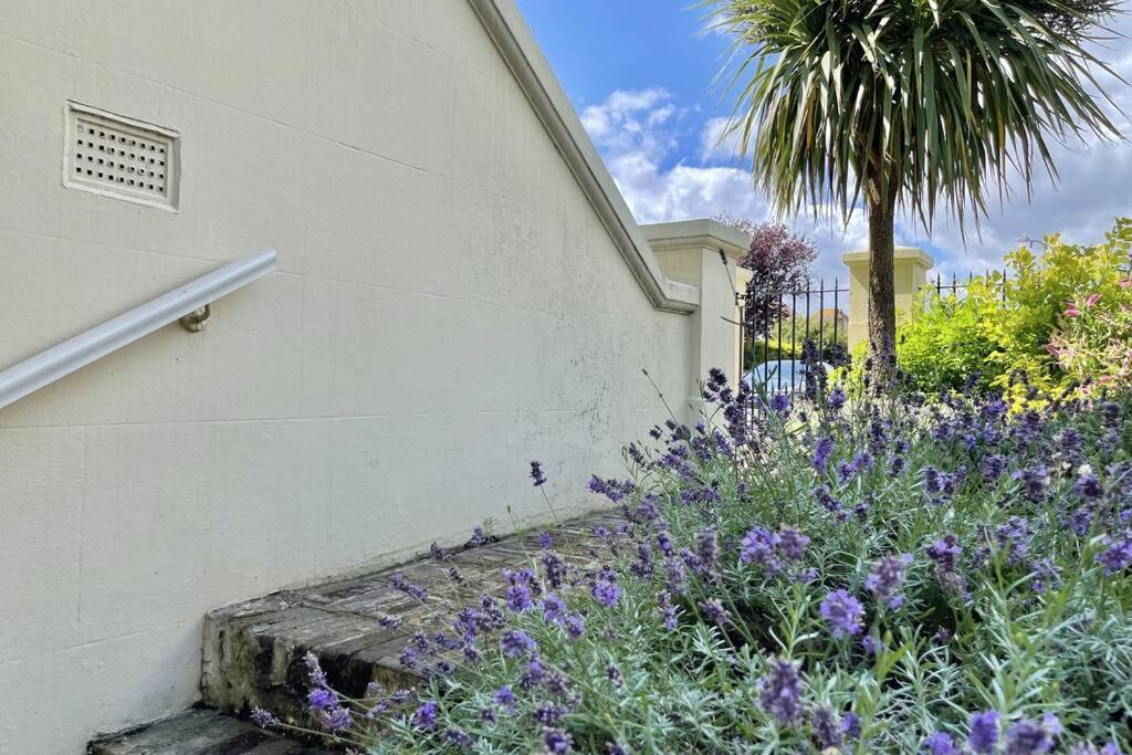 Lavender Apartment - Spacious Apartment Close To The Beach Deal Exterior photo