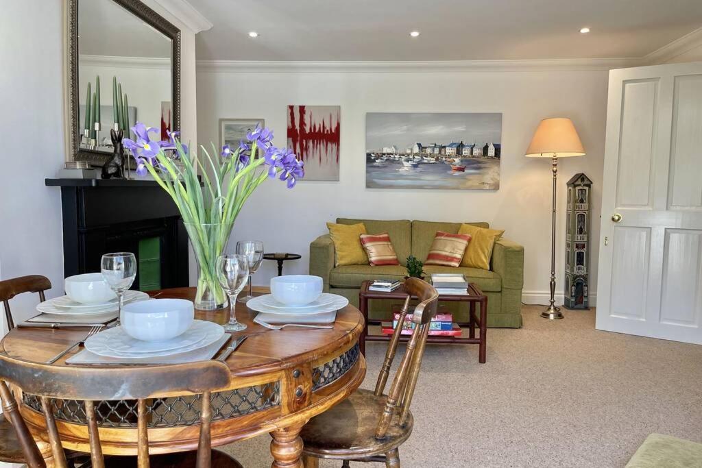 Lavender Apartment - Spacious Apartment Close To The Beach Deal Exterior photo