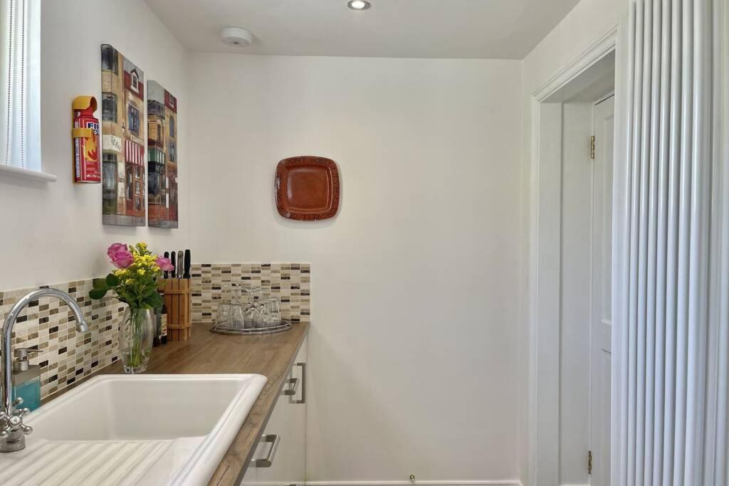 Lavender Apartment - Spacious Apartment Close To The Beach Deal Exterior photo